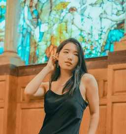 A profile image of Lydia